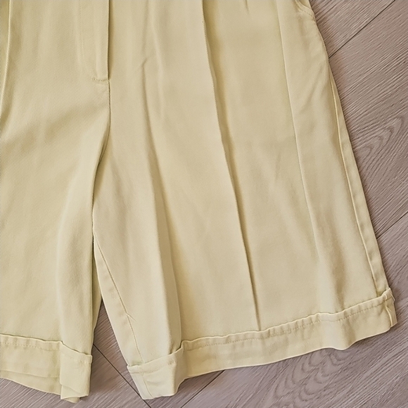 Vintage Ultra 13" High Waist Softgirl Butter Yellow Shorts, Vintage Size 6 - Picture 3 of 13
